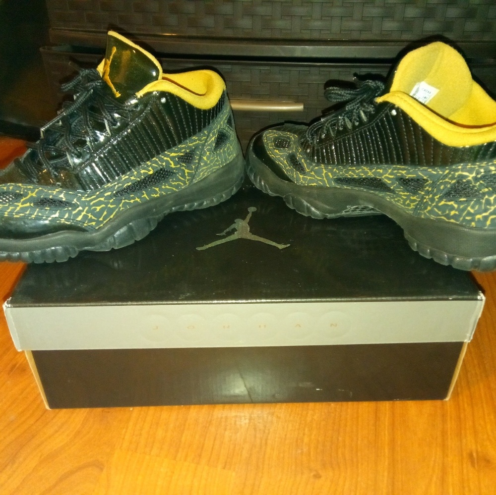 Women's Jordan retro 11low